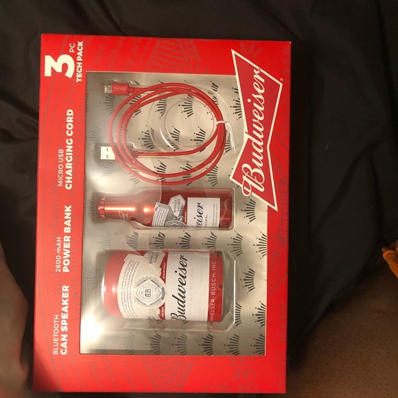 Can speaker , power cord - Picture 2 of 3